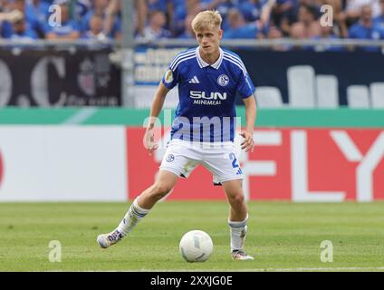 Anguilles, Deutschland. 17 août 2024. firo : 17.08.2024, football, football, DFB-Pokal, Cup, saison 2024/2025, 1er tour, VFR Aalen 1921 - FC Schalke 04 Martin Wasinski, Schalke, action individuelle crédit : dpa/Alamy Live News Banque D'Images