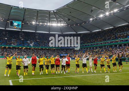 firo : 17 août 2024 Football, Football, DFB Pokal 1er tour 2024/2025, 1. FC Phonix Lubeck - Borussia Dortmund L'équipe Borussia Dortmund finale jubilation, émotion, acclamations, dans le Volksparkstadion Hambourg. Banque D'Images