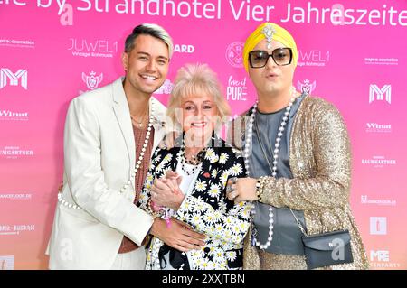 Marcell Damaschke, Stefanie Simon und Julian F.M. Stoeckel beim Landpartie Sommerfest mit Julian F.M. Stoeckel im Strandhotel Vier Jahreszeiten. Buckow, 23.08.2024 *** Marcell Damaschke, Stefanie Simon et Julian F M Stoeckel à la fête d'été Landpartie avec Julian F M Stoeckel au Strandhotel Vier Jahreszeiten Buckow, 23 08 2024 Foto:Xn.xKubelkax/xFuturexImagex landpartie 4865 Banque D'Images