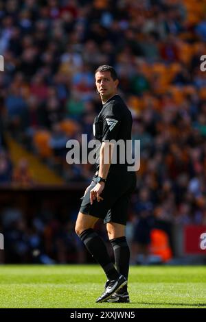 University of Bradford Stadium, Bradford, Angleterre - 24 août 2024 arbitre Scott Simpson - pendant le match Bradford City v Bromley, Sky Bet League Two, 2024/25, University of Bradford Stadium, Bradford, Angleterre - 24 août 2024 crédit : Mathew Marsden/WhiteRosePhotos/Alamy Live News Banque D'Images