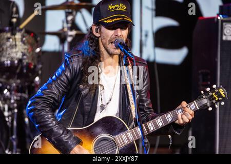 Edmonton, Canada. 23 août 2024. Kyle McKearney se produit au Cook County Saloon à Edmonton. Crédit : SOPA images Limited/Alamy Live News Banque D'Images