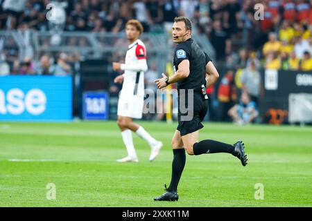 Dortmund, Deutschland. 24 août 2024. Schiedsrichter Felix Zwayer Dortmund, Allemagne, 2024-8-24, signal Iduna Park, 1. BUNDESLIGA : BORUSSIA DORTMUND - EINTRACHT FRANKFURT/DFB/DFL LA RÉGLEMENTATION INTERDIT TOUTE UTILISATION DE PHOTOGRAPHIES COMME SÉQUENCES D'IMAGES ET/OU QUASI-VIDÉO. Crédit : dpa/Alamy Live News Banque D'Images