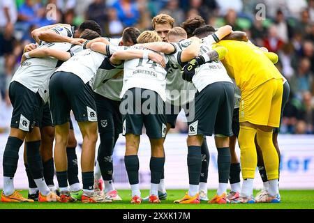 Groningen, Nederland. 25 août 2024. GRONINGEN, 25-08-2024, Stadion Euroborg, football, Néerlandais Eredivisie, saison 2024/2025, Groningen - AZ, PEP Talk Groningen crédit : Pro Shots/Alamy Live News Banque D'Images