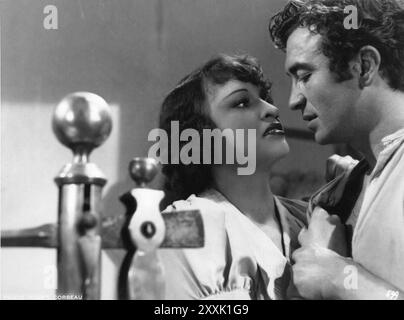 GINETTE LECLERC et CHARLES MOULIN dans une scène de LA FEMME DU BOULANGER / THE BAKER'S WIFE 1938 réalisateur MARCEL PAGNOL Novella JEAN GIONO scénario MARCEL PAGNOL Cinématographie GEORGES BENOIT musique VINCENT SCOTTO photo de ROGER CORBEAU les films Marcel Pagnol Banque D'Images