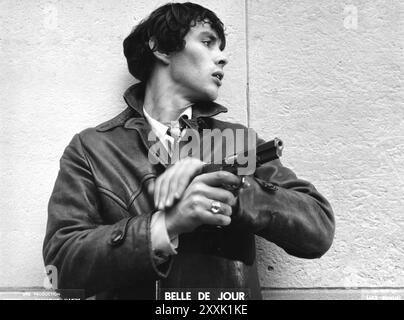 PIERRE CLEMENTI dans une scène de BELLE DE JOUR 1967 le réalisateur LUIS BUNUEL roman JOSEPH KESSEL produit par Robert et Raymond Hakim Paris film production / Five film Banque D'Images