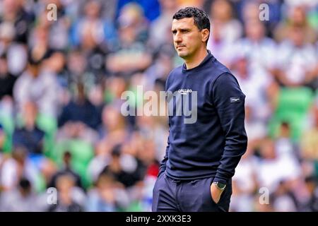 Groningen, Nederland. 25 août 2024. GRONINGEN, 25-08-2024, Stadion Euroborg, football, Néerlandais Eredivisie, saison 2024/2025, Groningen - AZ, entraîneur AZ Maarten Martens crédit : Pro Shots/Alamy Live News Banque D'Images