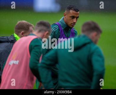 Paisley, Renfrewshire, Écosse. 25 août 2024 ; St Mirren Park, Paisley, Renfrewshire, Écosse, Scottish Premiership Football, St Mirren contre Celtic ; Adam Idah du Celtic Warm Up Credit : action plus Sports images/Alamy Live News Banque D'Images