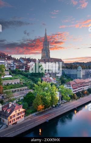 Berne, Suisse sur la rivière Aar tôt le matin. Banque D'Images