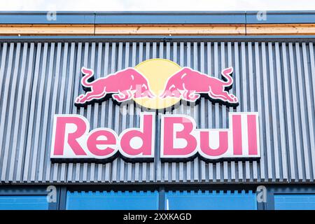 Zandvoort, pays-Bas. 25 août 2024 ; circuit Zandvoort, Zandvoort, Hollande du Nord, pays-Bas; formule 1 Heineken Grand Prix des pays-Bas 2024 ; Race Day ; logo Oracle Red Bull Racing sur le garage crédit : action plus Sports images/Alamy Live News Banque D'Images