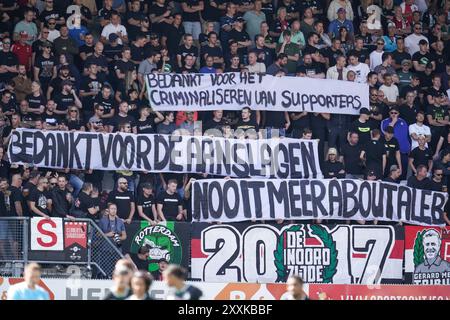 Rotterdam, Nederland. 25 août 2024. ROTTERDAM, 25-08-2024, Sparta Stadium het Kasteel, football, Néerlandais eredivisie football, saison 2024/2025, Sparta Rotterdam - Feyenoord, déclaration des fans de Feyenoord crédit : Pro Shots/Alamy Live News Banque D'Images