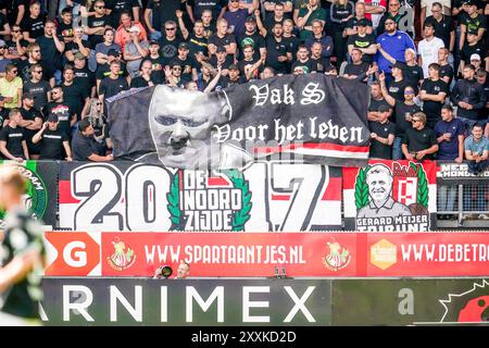 Rotterdam, Nederland. 25 août 2024. ROTTERDAM, 25-08-2024, Sparta Stadium het Kasteel, football, Néerlandais eredivisie football, saison 2024/2025, Sparta Rotterdam - Feyenoord, fans de Feyenoord crédit : Pro Shots/Alamy Live News Banque D'Images