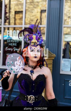 25 août 2024 Steampunk festival à Lincoln City. Steampunk, Steampunks à l'asile, Lincoln, Lincolnshire, Royaume-Uni, Angleterre, le steampunk est un sous-genre de science-fiction, incorporant l'esthétique des machines industrielles à vapeur du XIXe siècle pour créer une réalité futuriste alternative. Banque D'Images