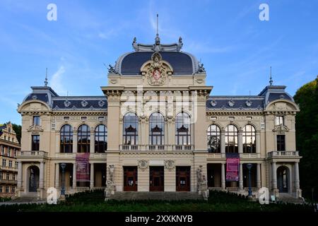 Karlovy Vary, République tchèque - 11 août 2024 : Kaiserbad Cisarske Lazne Imperial Bath à Carlsbad. Banque D'Images