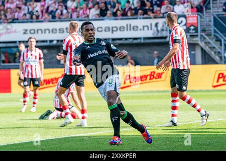 Rotterdam, Nederland. 25 août 2024. ROTTERDAM, 25-08-2024, Sparta Stadium het Kasteel, football, Néerlandais eredivisie football, saison 2024/2025, Sparta Rotterdam - Feyenoord, Feyenoord joueur Quinten Timber marque le 1-1 contre le joueur de Sparta Nick Olij (R) crédit : Pro Shots/Alamy Live News Banque D'Images