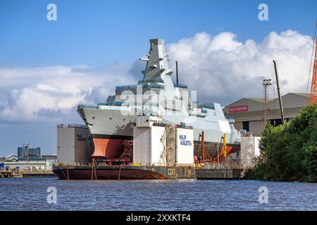 Le futur HMS Cardiff (F89), la deuxième des huit frégates de type 26 construites par BAE Systems à Glasgow pour la Royal Navy - août 2024. Banque D'Images