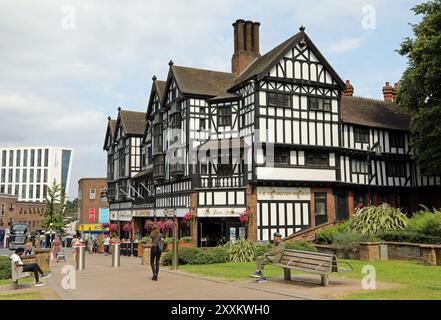 Propriété de style Tudor Revival à Coventry Banque D'Images