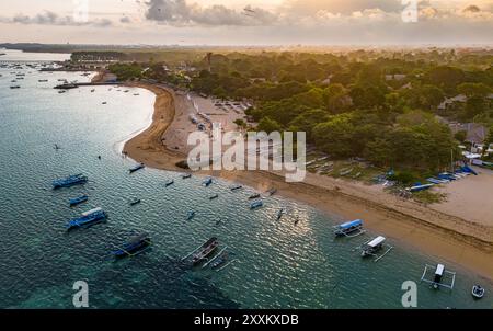 Vue de la plage de Sanur à Denpasar, Bali, Indonésie Banque D'Images