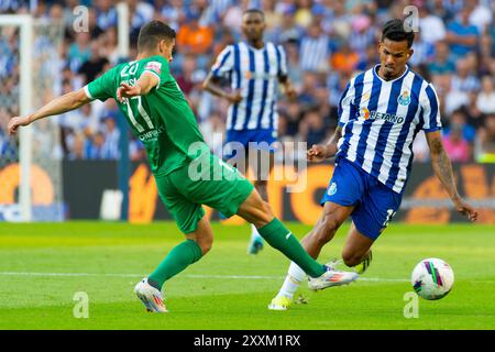 Porto, Portugal. 24 août 2024. Estádio do Dragão Galeno dribbles Vrousai lors du match entre FC Porto 2 vs Rio Ave 0 (Jose Salgueiro/SPP) crédit : SPP Sport Press photo. /Alamy Live News Banque D'Images