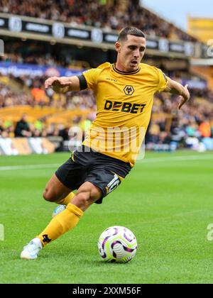 Wolverhampton, Royaume-Uni. 25 août 2024. Wolverhampton, Angleterre, 25 août 2024 : Daniel Podence (10 loups) sur le ballon lors du match de premier League entre Wolverhampton Wanderers et Chelsea au stade Molineux de Wolverhampton, Angleterre (Natalie Mincher/SPP) crédit : SPP Sport Press photo. /Alamy Live News Banque D'Images