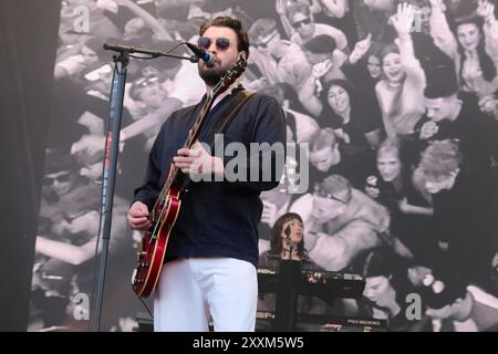 Southsea, Royaume-Uni. 24 août 2024. Liam Ryan James Fray, chanteur et guitariste du groupe britannique Courteeners, jouant sur scène au Victorious Festival. (Photo Dawn Fletcher-Park/SOPA images/SIPA USA) crédit : SIPA USA/Alamy Live News Banque D'Images