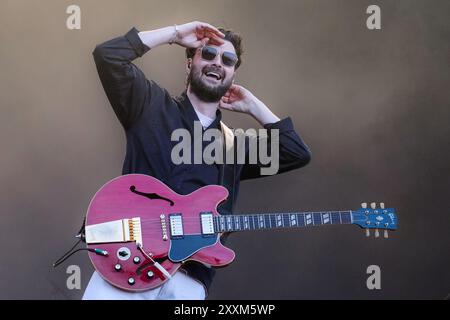 Southsea, Royaume-Uni. 24 août 2024. Liam Ryan James Fray, chanteur et guitariste du groupe britannique Courteeners, jouant sur scène au Victorious Festival. (Photo Dawn Fletcher-Park/SOPA images/SIPA USA) crédit : SIPA USA/Alamy Live News Banque D'Images