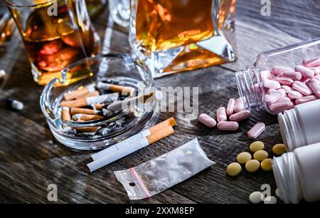 Les substances addictives, y compris l'alcool, les cigarettes et les drogues. Banque D'Images