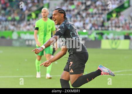Wolfsburg, Allemagne. . 25 août 2024. Wolfsburg, Allemagne. 25 août 2024. Goaljubel Serge GNABRY (FC Bayern Munich) après le but de faire 3-2, jubilation, joie, enthousiasme, action, football 1st Bundesliga saison 2024/2025, 1st match day, matchday01 VFL Wolfsburg - FC Bayern Munich 2-3 le 25 août 2024, VOLKSWAGEN ARENA ? Crédit : dpa/Alamy Live News crédit : dpa Picture alliance/Alamy Live News Banque D'Images