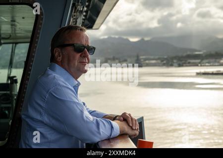 Honolulu, États-Unis. 31 juillet 2024. Boris Pistorius (SPD), ministre fédéral de la Défense, se tient à bord de la frégate allemande « Baden-Württemberg » lors de l'exercice militaire Rim of the Pacific mené par les États-Unis (RIMPAC, 26.06. au 02.08.2024). Crédit : Soeren Stache/dpa/Alamy Live News Banque D'Images