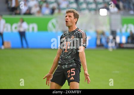 Wolfsburg, Allemagne. . 25 août 2024. Wolfsburg, Allemagne. 25 août 2024. Jubilation finale Thomas MUELLER (MULLER, FC Bayern Munich). jubilation, joie, enthousiasme, action. Football 1. Bundesliga saison 2024/2025, 1.Matchday, matchday01 VFL Wolfsburg - FC Bayern Munich 2-3 le 25.08.2024, VOLKSWAGEN ARENA/dpa/Alamy Live News Credit : dpa Picture alliance/Alamy Live News Banque D'Images