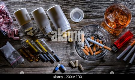 Les substances addictives, y compris l'alcool, les cigarettes et les drogues. Banque D'Images