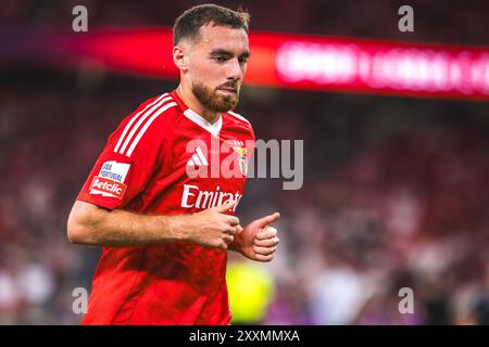 Lisbonne, Portugal. 24 août 2024. Orkun Kokcu de SL Benfica en action lors du match Liga Portugal Betclic entre SL Benfica et CF Estrela da Amadora à Estadio da Luz. Score final : SL Benfica 1 - 0 CF Estrela da Amadora (photo par Henrique Casinhas/SOPA images/SIPA USA) crédit : SIPA USA/Alamy Live News Banque D'Images