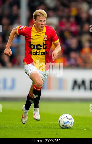 Deventer, pays-Bas. 25 août 2024. DEVENTER, PAYS-BAS - AOÛT 25 : Soren Tengstedt de Go Ahead Eagles dribble avec le ballon lors du match néerlandais Eredivisie entre Go Ahead Eagles et RKC Waalwijk à de Adelaarshorst le 25 août 2024 à Deventer, pays-Bas. (Photo de René Nijhuis/Orange Pictures) crédit : dpa/Alamy Live News Banque D'Images