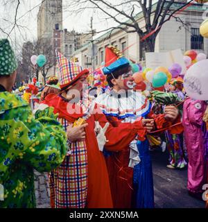 New York, le 28 novembre 1991, Macy's Thanksgiving Day Parade, clowns, ballons, New York City, NYC, NY, État de New York, États-Unis, Banque D'Images