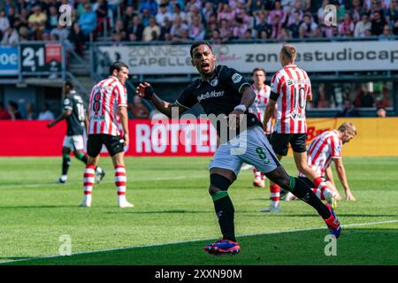 Rotterdam, Nederland. 25 août 2024. ROTTERDAM, 25-08-2024, Sparta Stadium het Kasteel, football, Néerlandais eredivisie football, saison 2024/2025, Sparta Rotterdam - Feyenoord, Feyenoord joueur Quinten Timber marque le 1-1 crédit : Pro Shots/Alamy Live News Banque D'Images