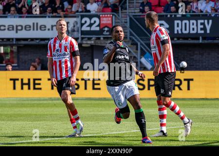 Rotterdam, Nederland. 25 août 2024. ROTTERDAM, 25-08-2024, Sparta Stadium het Kasteel, football, Néerlandais eredivisie football, saison 2024/2025, Sparta Rotterdam - Feyenoord, Feyenoord joueur Quinten Timber marque le 1-1 crédit : Pro Shots/Alamy Live News Banque D'Images