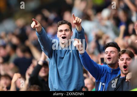 Wolverhampton, Royaume-Uni. 25 août 2024. ChelseaÕs fans lors du match de premier League entre Wolverhampton Wanderers et Chelsea Credit : MI News & Sport /Alamy Live News Banque D'Images