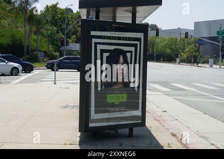 Burbank, California, USA 23 août 2024 Jenna Ortega Tim Burton Beetlejuice Beetlejuice arrêt de bus le 23 août 2024 à Burbank, Californie, USA. Photo de Barry King/Alamy Stock photo Banque D'Images