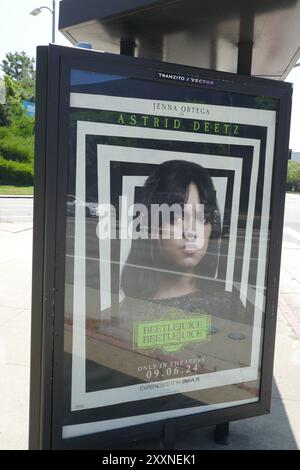 Burbank, California, USA 23 août 2024 Jenna Ortega Tim Burton Beetlejuice Beetlejuice arrêt de bus le 23 août 2024 à Burbank, Californie, USA. Photo de Barry King/Alamy Stock photo Banque D'Images