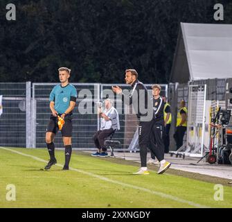 Aspach, Deutschland. 25 août 2024. Nils Doering (SV Wehen Wiesbaden, Cheftrainer), VfB Stuttgart II v. SV Wehen Wiesbaden, Fußball, 3. Liga, 3. Spieltag, 2024/2025, 25.08.2024, Foto : Eibner-Pressefoto/Max Vogel crédit : dpa/Alamy Live News Banque D'Images