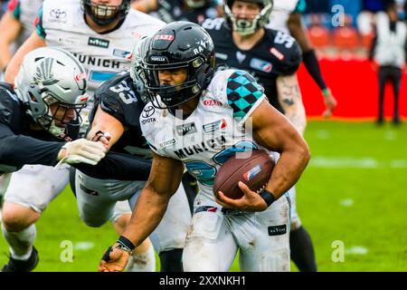 Munich, Allemagne. 25 août 2024. Ligue européenne de Football, ELF/ Game : Raiders Tirol aux Ravens de Munich sur 25. Août 2024 , dans le PARC uhlsport , Munich, Unterhaching, Allemagne, Justin Rodnay RB #15 Munich Ravens. Crédit : Frank Baumert/Alamy Live News Banque D'Images