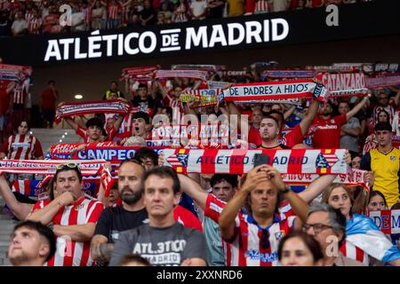 Madrid, Madrid, Espagne. 25 août 2024. Les fans de l'Atletico Madrid vus lors du match de football la Liga EA Sports 2024/25 opposant l'Atletico Madrid vs Girona FC à l'Estadio Civitas Metropolitano le 25 août 2024 à Madrid, Espagne. (Crédit image : © Alberto Gardin/ZUMA Press Wire) USAGE ÉDITORIAL SEULEMENT! Non destiné à UN USAGE commercial ! Crédit : ZUMA Press, Inc/Alamy Live News Banque D'Images