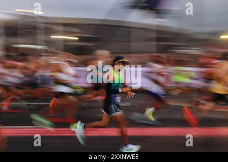 Mexico, Mexique. 25 août 2024. Participants participant au départ du XLI Mexico City Marathon 2024. Le 25 août 2024 à Mexico, Mexique. (Photo de Carlos Santiago/ crédit : Eyepix Group/Alamy Live News Banque D'Images