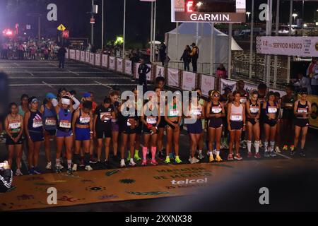 Mexico, Ciudad de Mexico, Mexique. 25 août 2024. Participants participant au départ du XLI Mexico City Marathon 2024. Le 25 août 2024 à Mexico, Mexique. (Crédit image : © Carlos Santiago/eyepix via ZUMA Press Wire) USAGE ÉDITORIAL SEULEMENT! Non destiné à UN USAGE commercial ! Crédit : ZUMA Press, Inc/Alamy Live News Banque D'Images