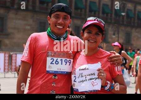 Mexico, Mexique. 25 août 2024. Participants participant au départ du XLI Mexico City Marathon 2024. Le 25 août 2024 à Mexico, Mexique. (Photo de Carlos Santiago/Eyepix Group/SIPA USA) crédit : SIPA USA/Alamy Live News Banque D'Images