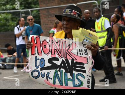 LONDRES, ROYAUME-UNI. 25 août 2024. Notting Hill Carnival 2024 - défilé de la journée des enfants, Londres, Royaume-Uni. ( Credit : Voir Li/Picture Capital/Alamy Live News Banque D'Images