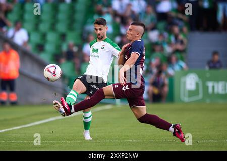 Andres Martin du Real Racing Club avec le ballon lors du match la Liga Hypermotion entre Real Racing Club et SD Eibar au stade El Sardinero sur au Banque D'Images