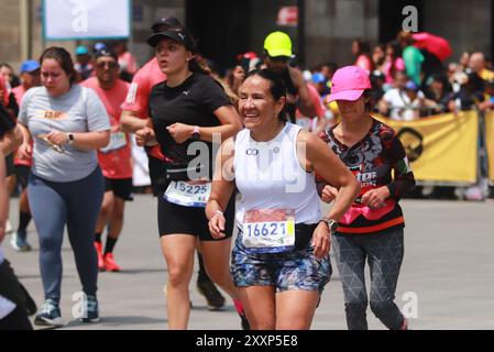 Mexico, Ciudad de Mexico, Mexique. 25 août 2024. Participants participant au départ du XLI Mexico City Marathon 2024. Le 25 août 2024 à Mexico, Mexique. (Crédit image : © Carlos Santiago/eyepix via ZUMA Press Wire) USAGE ÉDITORIAL SEULEMENT! Non destiné à UN USAGE commercial ! Crédit : ZUMA Press, Inc/Alamy Live News Banque D'Images