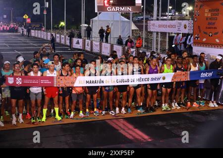 Mexico, Ciudad de Mexico, Mexique. 25 août 2024. Participants participant au départ du XLI Mexico City Marathon 2024. Le 25 août 2024 à Mexico, Mexique. (Crédit image : © Carlos Santiago/eyepix via ZUMA Press Wire) USAGE ÉDITORIAL SEULEMENT! Non destiné à UN USAGE commercial ! Crédit : ZUMA Press, Inc/Alamy Live News Banque D'Images