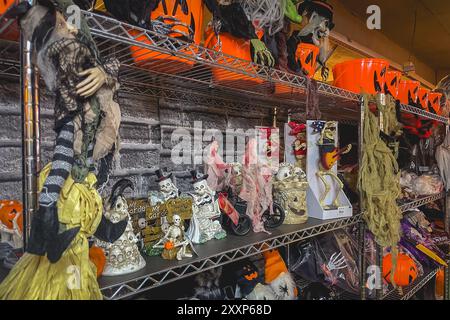 São Paulo Brésil, 26 août 2024. Vitrine avec décoration d'Halloween, dans un centre commercial à São Paulo. Banque D'Images