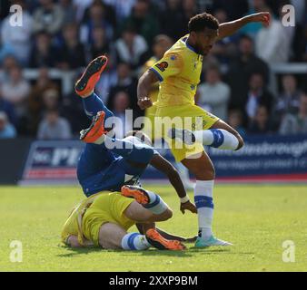 Mani Dieseruvwe, de Hartlepool United, tombe en panne lors du match de Vanarama National League entre Hartlepool United et Wealdstone au Victoria Park, Hartlepool, le samedi 24 août 2024. (Photo : Mark Fletcher | mi News) crédit : MI News & Sport /Alamy Live News Banque D'Images